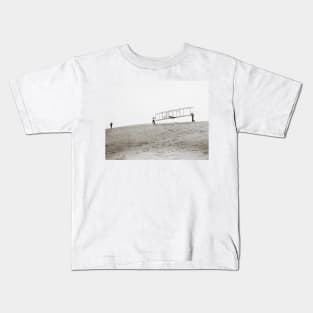 Wright brothers Kitty Hawk glider, 1902 (C023/6443) Kids T-Shirt